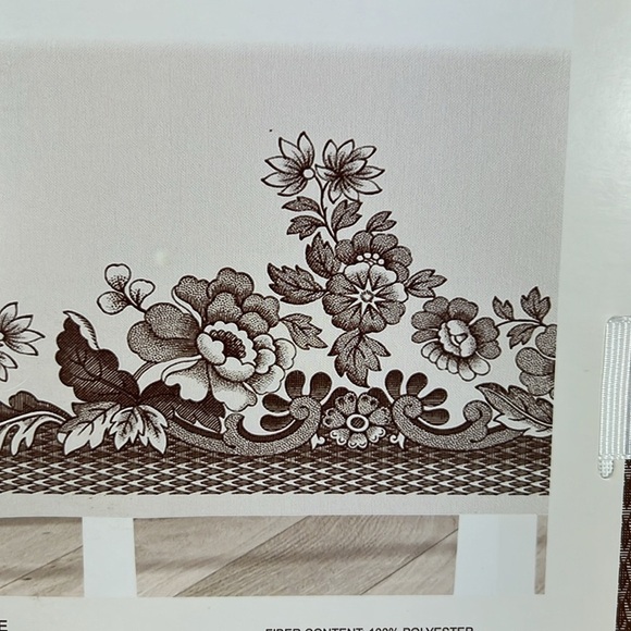 Spode Woodland Tablecloth - White and Brown Floral 60" x 102" Seats 8-10 NEW - Picture 3 of 4